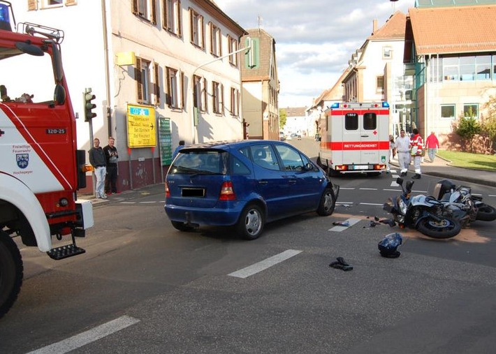 POL-PPWP: Tief stehende Sonne - Motorradfahrer übersieht entgegen kommenden Wagen