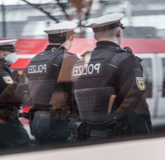 BPOL NRW: Schnelle Rückführung nach Belgien nach vorheriger Festnahme durch Bundespolizei - Person wurde mit Strafvollstreckungshaftbefehl gesucht