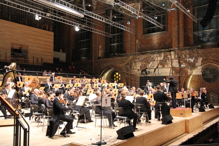 POL-NB: Musikalische Hilfe für Vereine - Zauberhaftes Benefizkonzert in Konzertkirche