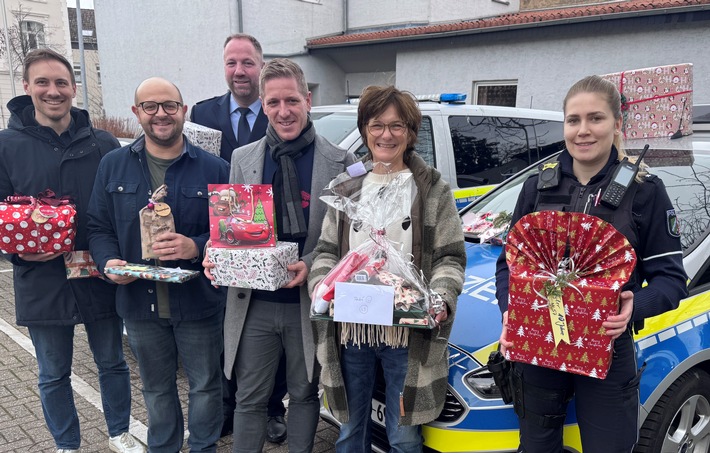 POL-EU: Gemeinsam Freude schenken - Weihnachtsaktion der Polizei Euskirchen erneut ein voller Erfolg