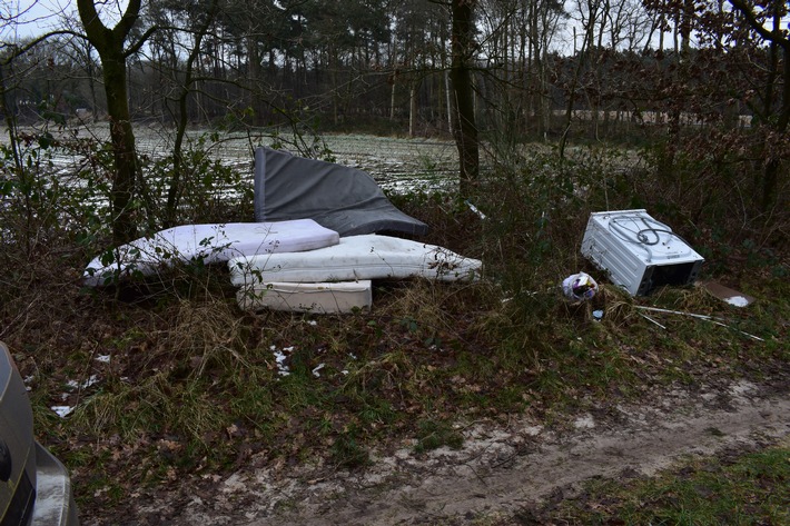 POL-EL: Lünne - Abfall illegal entsorgt - Hinweise gesucht