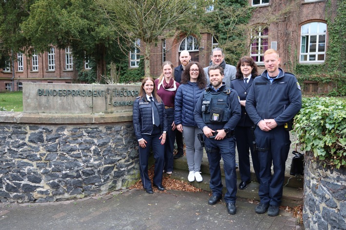POL-HR: Dialogreihe "Cops im Dialog - Polizei und Schule im Austausch" zu Gast an der Bundespräsident-Theodor-Heuss-Schule