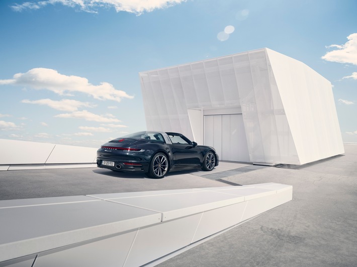L&#039;icône du style des 911 entre dans sa huitième génération / Élégante, extravagante et unique : la nouvelle Porsche 911 Targa