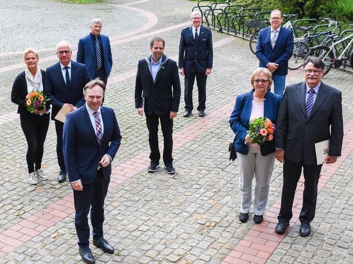 POL-BOR: Landrat Dr. Zwicker verabschiedet drei Kriminalhauptkommissare in den Ruhestand