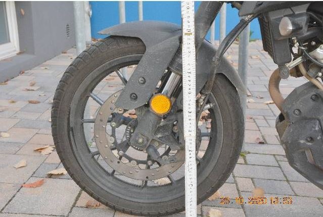 POL-HM: Motorrad beschädigt - Polizei sucht Fahrer eins dunklen BMW