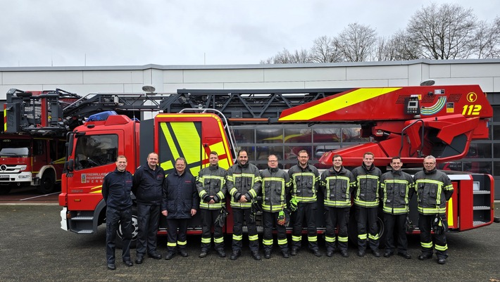 FW-WRN: Sechs neue Drehleitermaschinisten für die Freiwillige Feuerwehr Werne