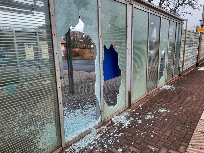 BPOL-KS: Scheiben klirrten am Bahnhof Obersuhl