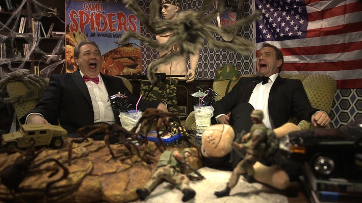 "Grenzdebiler, grottendröger Gigadreck!" Oliver Kalkofe und Peter Rütten präsentieren den "SchleFaZ: Camel Spiders - Angriff der Monsterspinnen" am 1. August 2014 um 22:10 Uhr auf TELE 5 (FOTO)