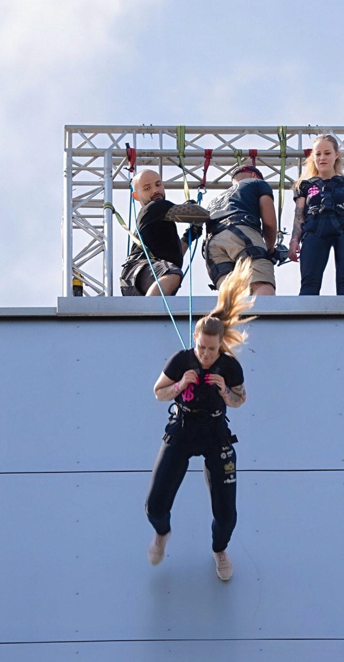 RID-Team-Weltrekord in München: »SQUATTWINS« knacken »weiteste Abseil-Distanz in 12 Stunden« (17.000 Höhenmeter)