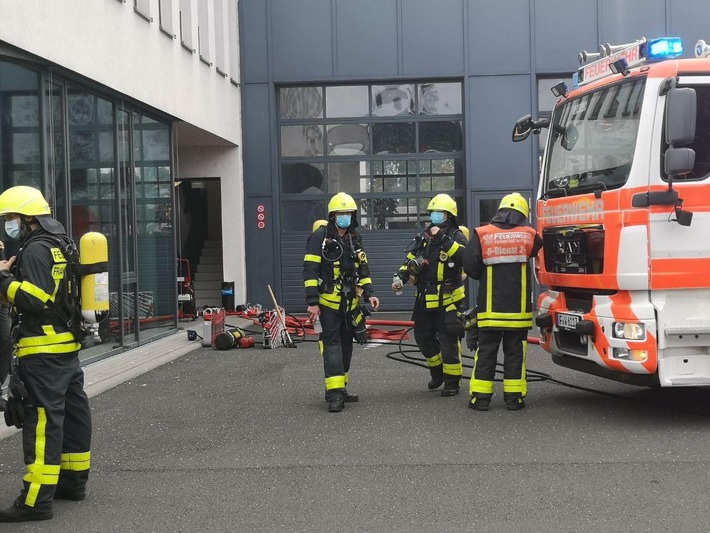 FW-F: Feuer in einem Technikraum der Kfz-Zulassungsstelle