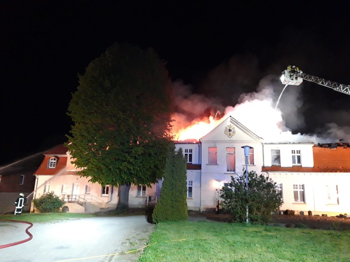 POL-NB: Brand in einem Gutshaus  in Ave /Müritz (LK MSE)
