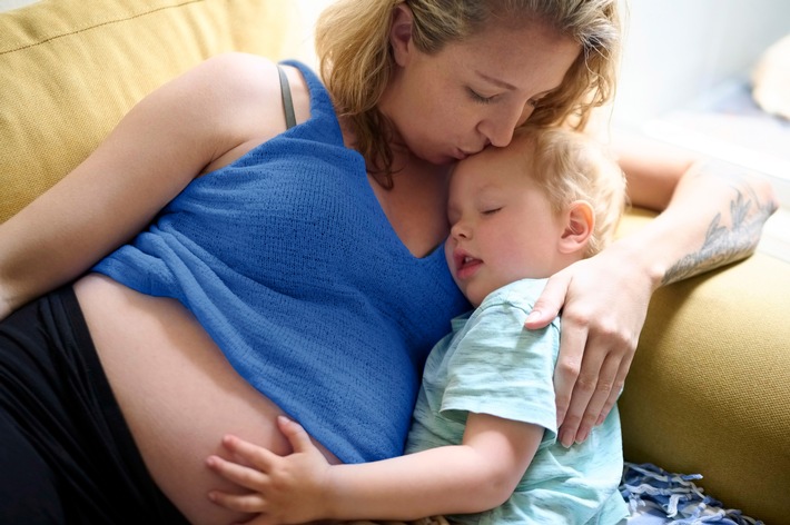 Der Schutz vor RSV ist vor allem für Säuglinge wichtig. Eine Impfung der Mutter kann das Kind ab dem ersten Atemzug schützen. / Weiterer Text über ots und www.presseportal.de/nr/13016 / Die Verwendung dieses Bildes für redaktionelle Zwecke ist unter Beachtung aller mitgeteilten Nutzungsbedingungen zulässig und dann auch honorarfrei. Veröffentlichung ausschließlich mit Bildrechte-Hinweis.