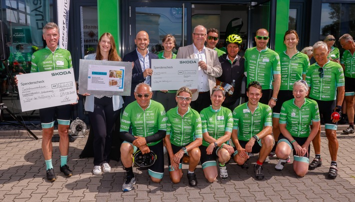 Škoda Auto Deutschland, Mitarbeiter in Weiterstadt und Autohaus unterstützen Tour der Hoffnung mit insgesamt 10.000 Euro