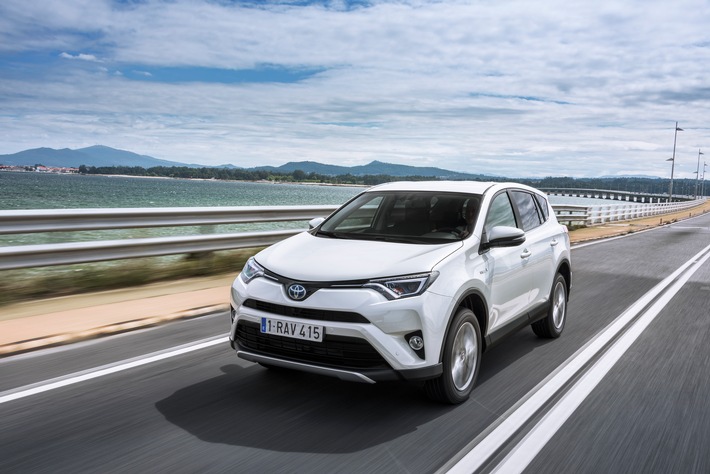 Le nouveau Toyota RAV4 Hybride - prestige, confort et efficacité