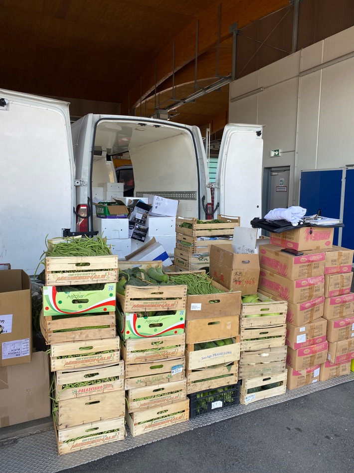 POL-MA: Oftersheim/Rhein-Neckar-Kreis/BAB 5: LKW transportiert verdorbene Lebensmittel und war mit knapp einer Tonne überladen