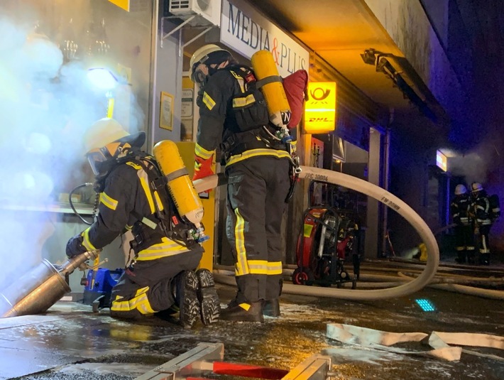 FW-BN: Ausgedehnter Kellerbrand in Bonn Tannenbusch