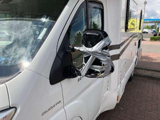 POL-ROW: ++Lkw-Fahrer flüchtet nach Spiegelunfall++91-jähriger Radfahrer bei Unfall verletzt - Verursacher flüchtet++Taschendiebstahl- Polizei warnt vor Ablenkungsversuchen++
