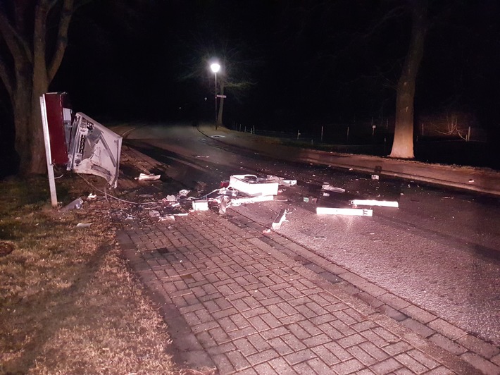 POL-HM: Unbekannte Täter sprengen Zigarettenautomaten in Stadtoldendorf