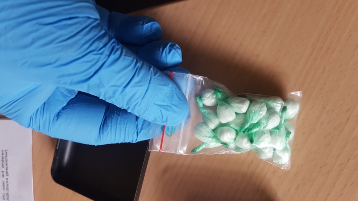 POL-STD: Bei Durchsuchungen in Stade 1 kg Marihuana und 10 g Kokain sichergestellt