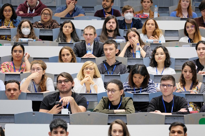 Deutsche Hochschulen international begehrt wie nie | "Wissenschaft weltoffen 2022" veröffentlicht