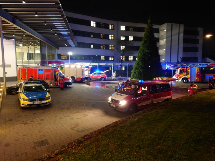 FW-SE: Großeinsatz in den Segeberger Kliniken - Feuer im Keller