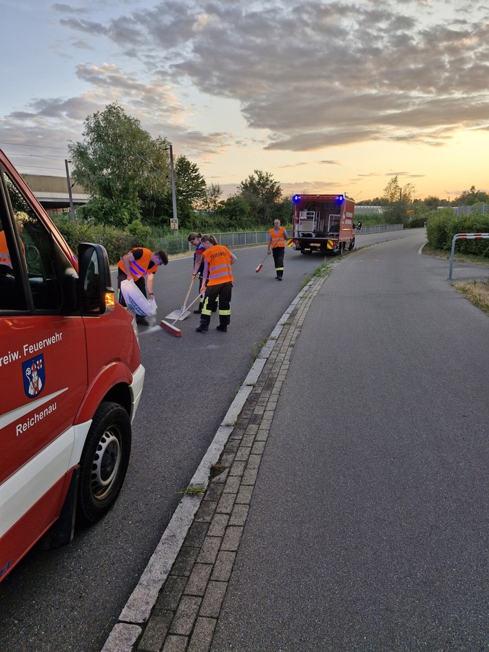 FW Reichenau: PKW verliert auf dem gesamten Gemeindegebiet Betriebsstoffe, Reichenau, 26.06.2025