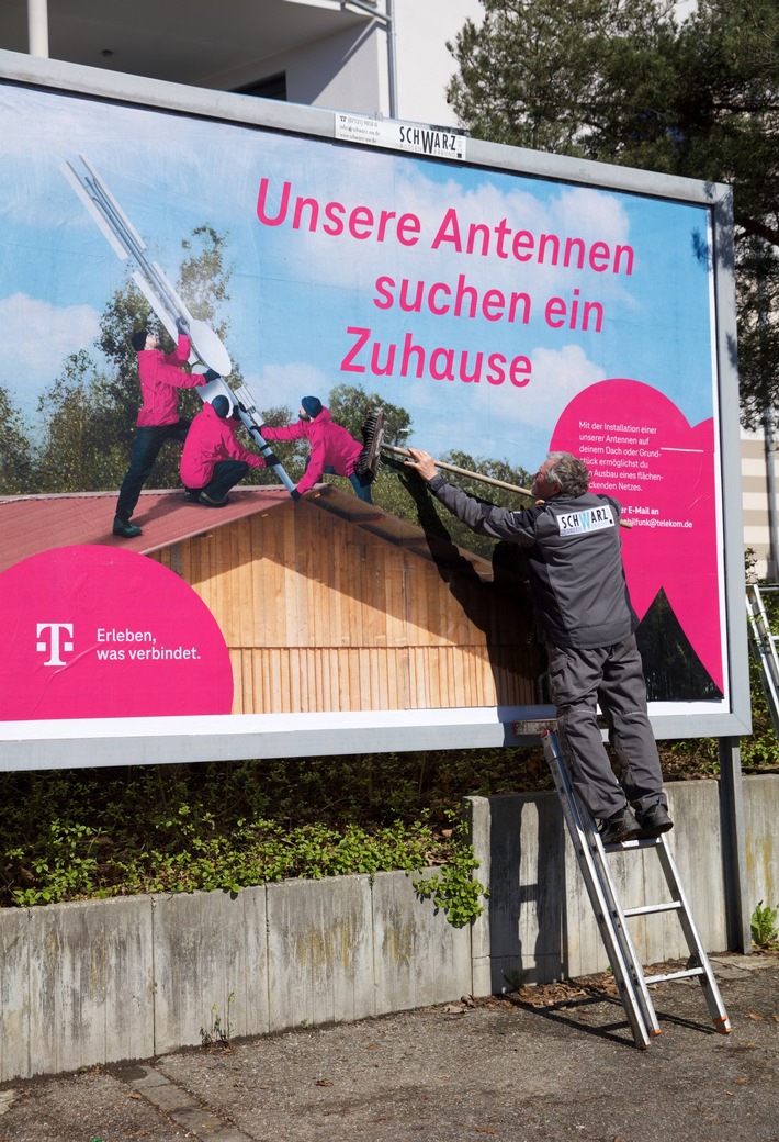 Bundesweiter Pilot in Überlingen: Telekom sucht Mobilfunkstandorte per Plakat