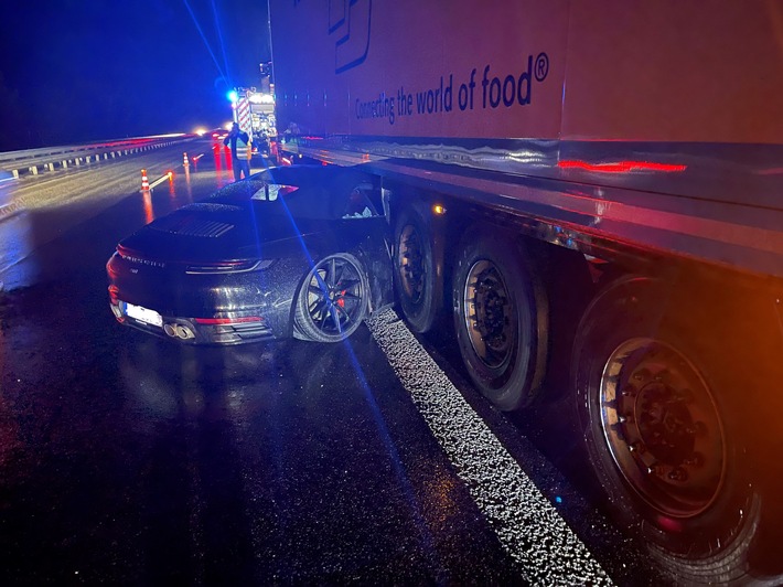 POL-PDKL: Aquaplaning führt zu Verkehrsunfall mit hoher Schadenssumme