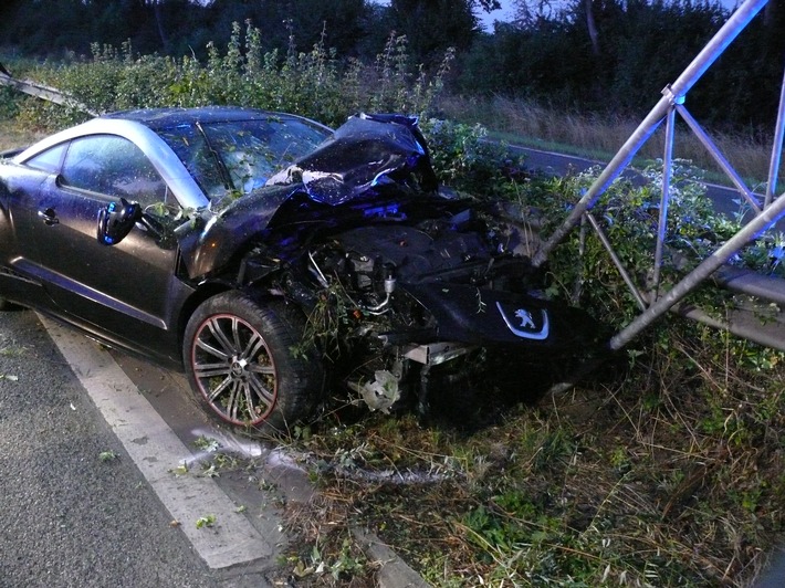 POL-DN: Von der Fahrbahn abgekommen - unter Alkohol!!