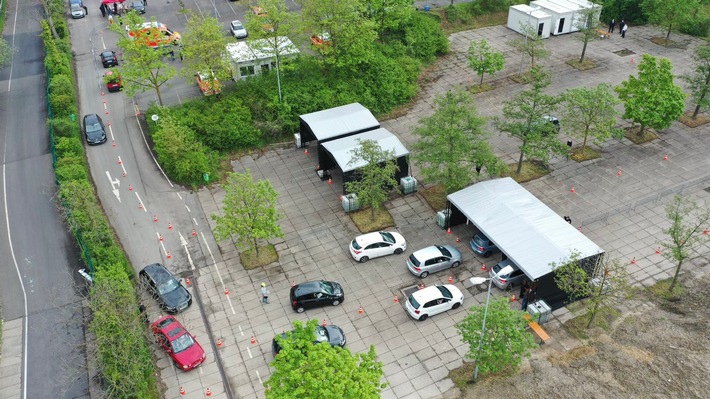 FW-GL: Pilotprojekt &quot;Impf-Drive-In&quot; der Stadt Bergisch Gladbach erfolgreich fortgesetzt