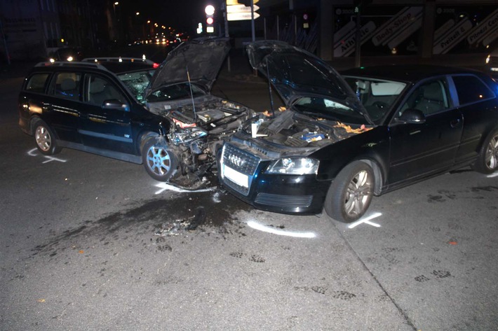 POL-DN: Verkehrsbehinderungen nach Unfall in Jülich