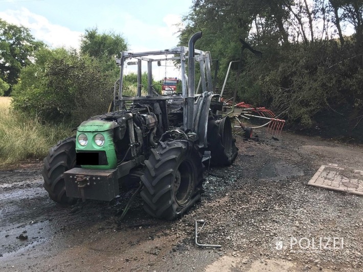 POL-PPWP: Traktor steht in Flammen