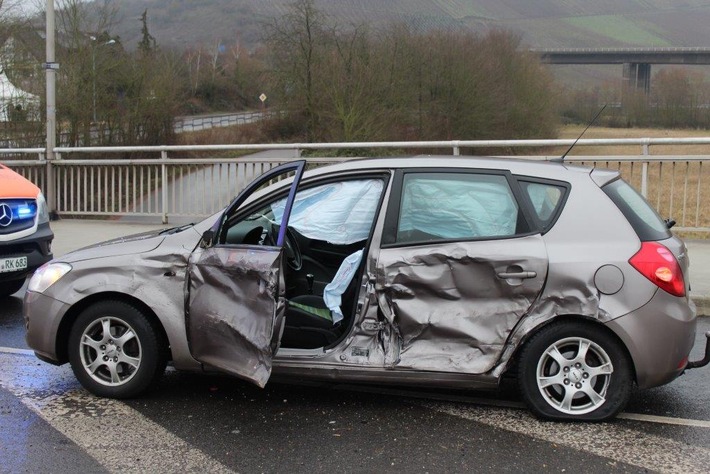 POL-PDTR: Verkehrsunfall mit zwei Leichtverletzten auf der Moselbrücke bei Schweich