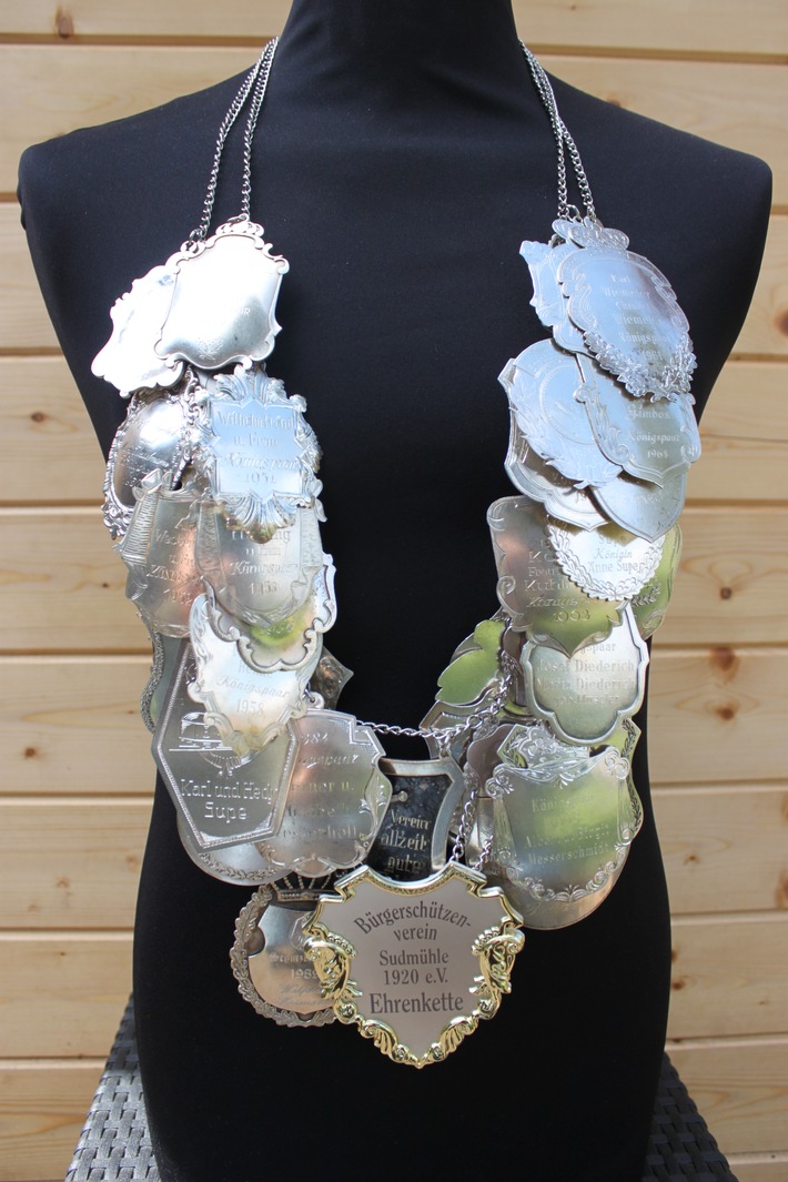 POL-MS: Nach Einbruch in Gelmer - Polizei sucht Hinweise auf Königskette vom Schützenverein