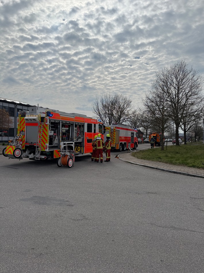 FW-SE: Feuer in Gewerbebetrieb in Kaltenkirchen