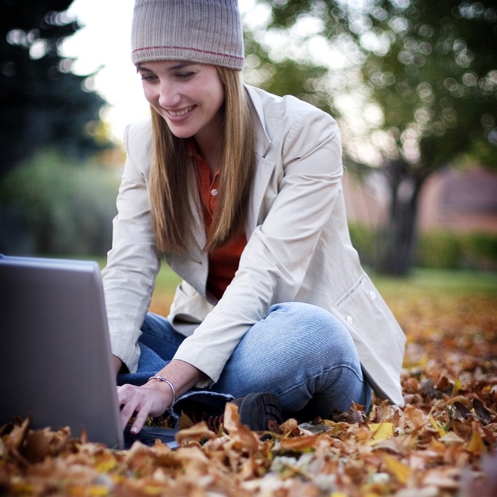Jetzt bewerben und Pionier sein: Studieren via Internet / WINGS bietet zum Wintersemester 2012/13 neue berufsbegleitende Online-Fernstudiengänge der Net.Uni an - Einschreiben noch bis 30. September (BILD)