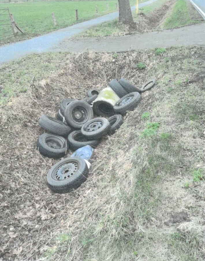 POL-AUR: Friedeburg/Marx - Reifen in der Natur entsorgt