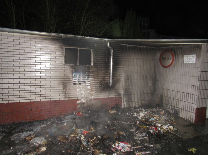 POL-ME: Gebäudeschaden nach Mülltonnenbrand - Polizei sucht Zeugen - Hilden - 1901003