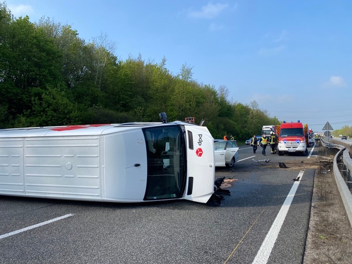 POL-VDMZ: Alzey, Vollsperrung bei Verkehrsunfall A 63 mit leichtverletzter Person