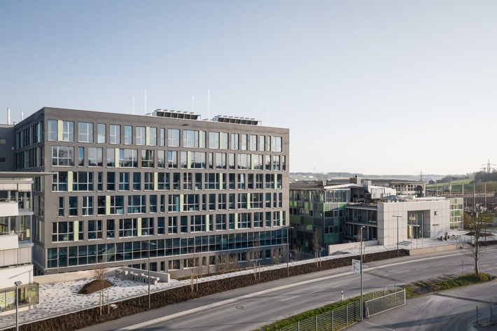 Lindner Isoliertechnik und Industrieservice GmbH wird zu Lindner Bautechnik GmbH