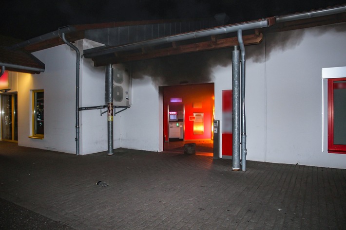 POL-GI: Pressemeldung vom 25.03.2019:






Pohlheim: Hoher Sachschaden bei Sprengung in einer Bankfiliale in der Neue Mitte - Kripo sucht Zeugen