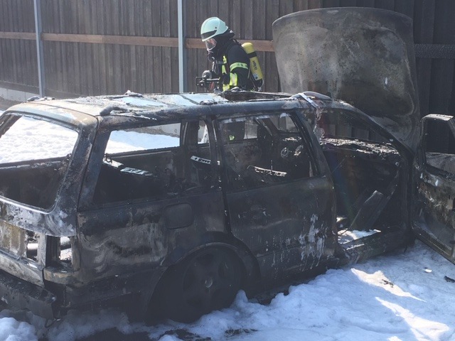 POL-NI: Technischer Defekt am PKW führt zum Brand