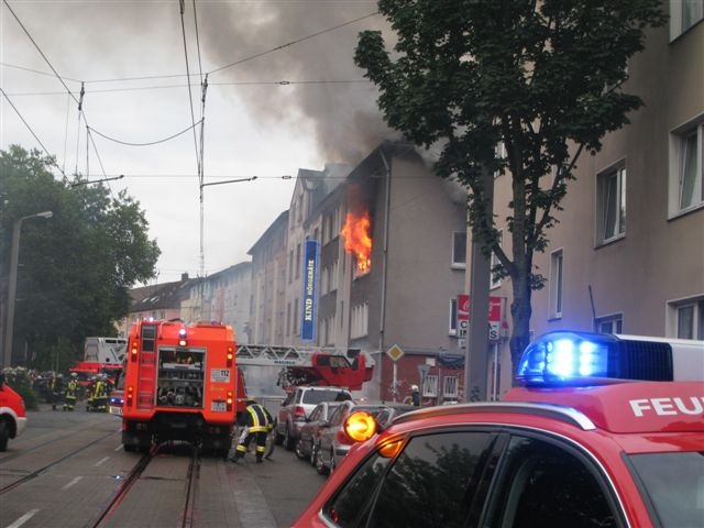 FW-E: Zwei Wohnungen komplett ausgebrannt