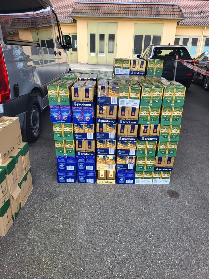 HZA-S: Abgaben für 824 Kilogramm Kaffee und 43 Liter Sekt erhoben
