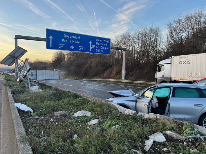 FW-HAAN: Brand eines Gefahrguttransporters auf der A 46 - Warnung für Bereich Mahnert