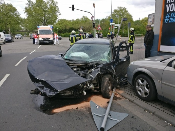 POL-PPRP: Schwerer Verkehrsunfall
