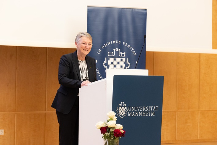Universität Mannheim verabschiedet Kanzlerin Barbara Windscheid