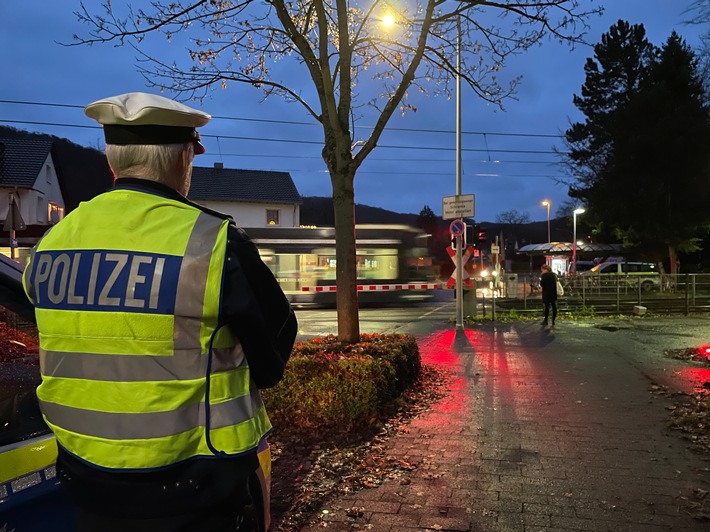 POL-BN: Bonner Polizei kontrolliert Wartepflicht an Bahnübergängen in Bonn-Oberkassel