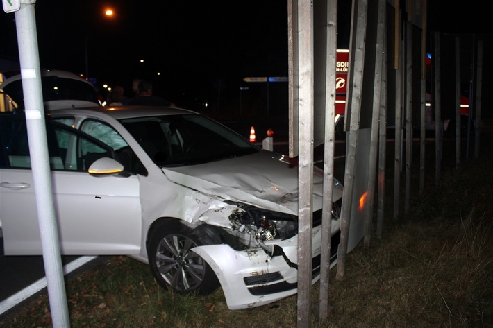 POL-MI: Verkehrsunfall im Kreuzungsbereich: Eine Person leicht verletzt