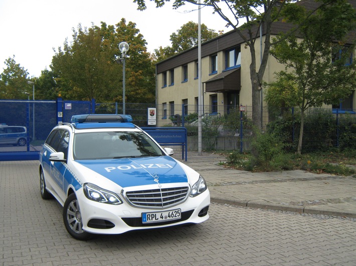 POL-PDNW: Polizeiautobahnstation Ruchheim - Kilometerlanger Stau durch Verkehrsunfall nach Drogenkonsum